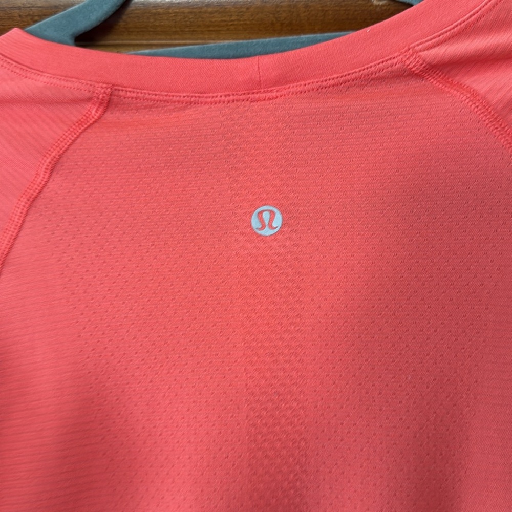 LULULEMON LONG SLEEVE SWIFTLY - Picture 4 of 4